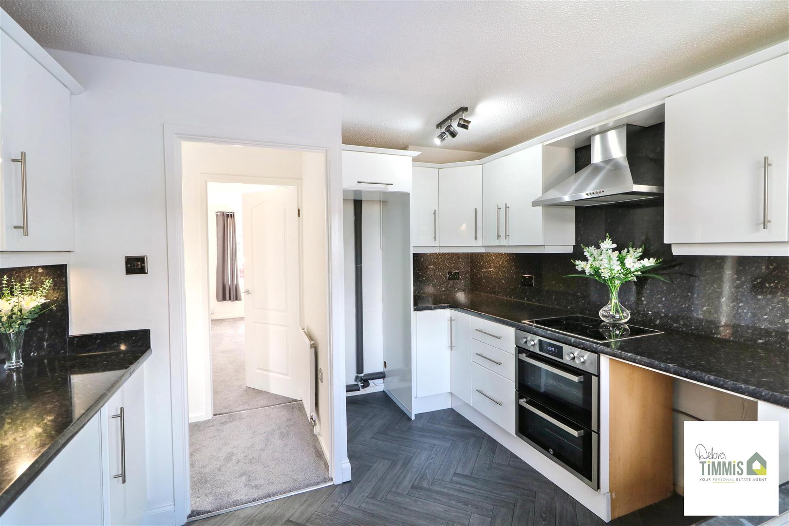 2 bed property in Dunsford Avenue, Stoke-On-Trent